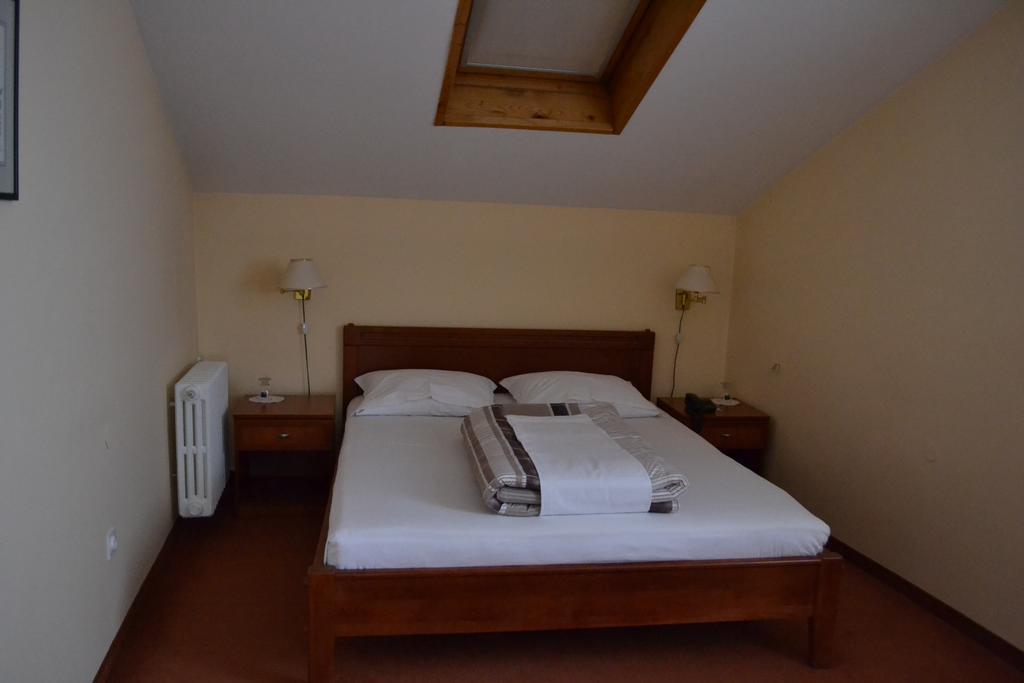 Ada Hotel Szarajevó Szoba fotó